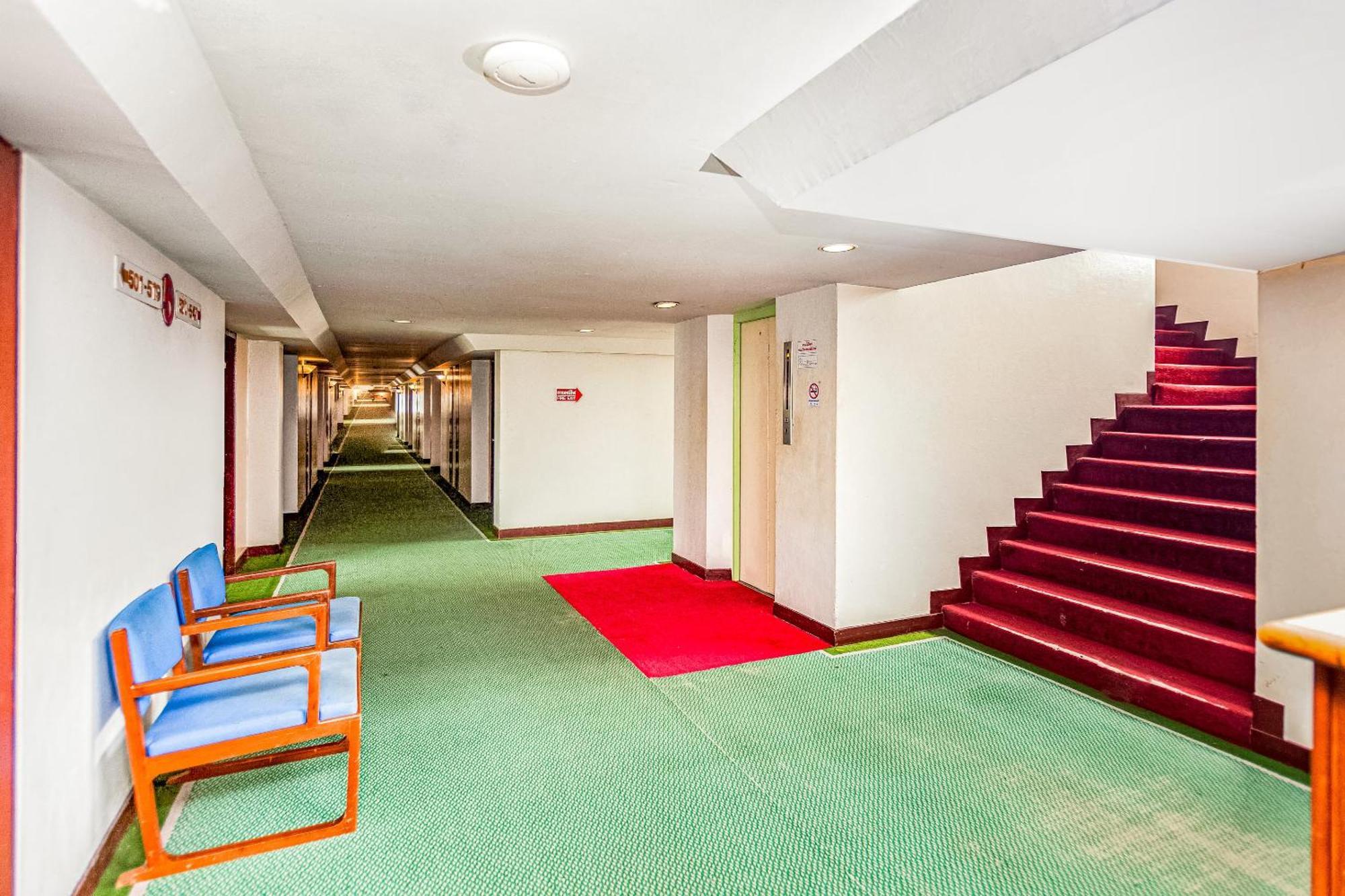 Oyo 441 Grand Thara Hotel Surat Thani Exterior foto