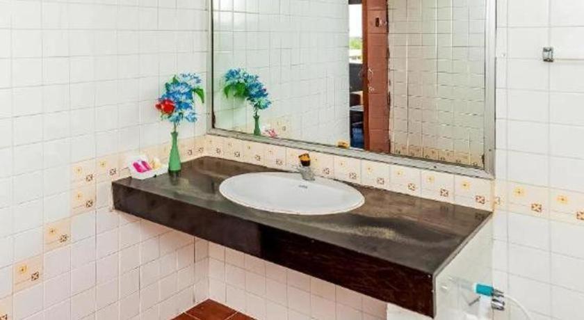 Oyo 441 Grand Thara Hotel Surat Thani Exterior foto
