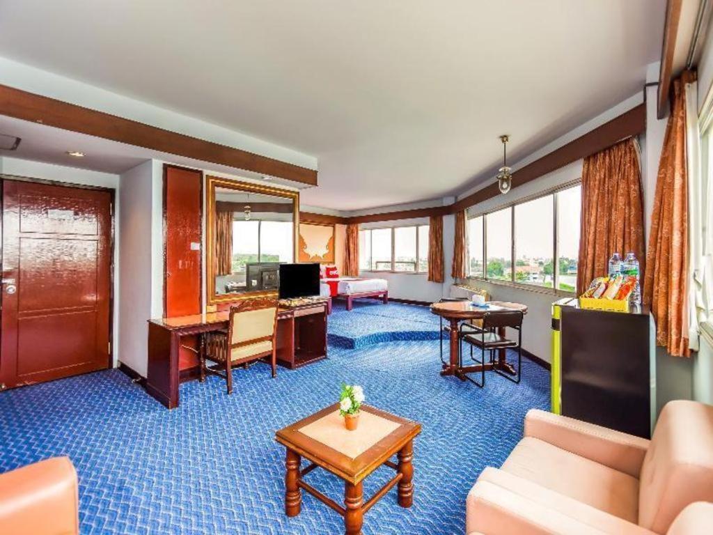 Oyo 441 Grand Thara Hotel Surat Thani Exterior foto