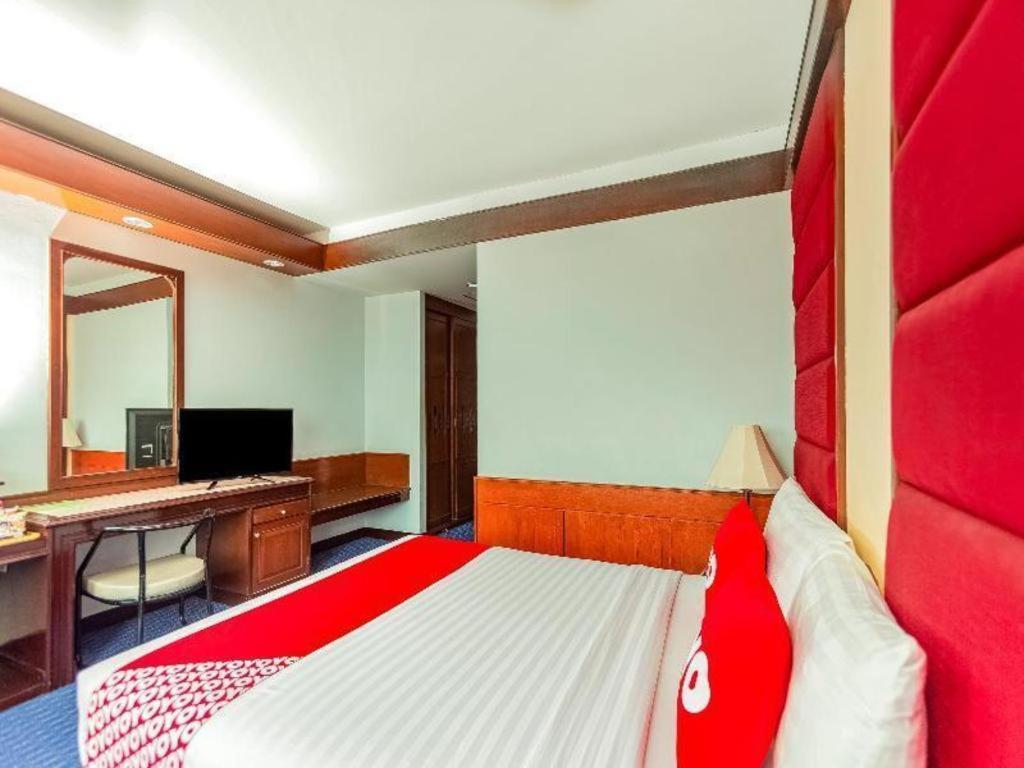 Oyo 441 Grand Thara Hotel Surat Thani Exterior foto