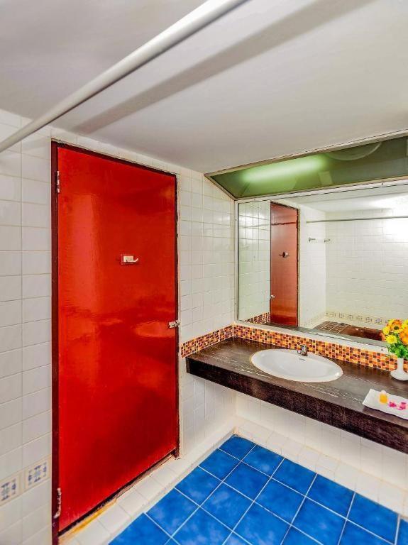 Oyo 441 Grand Thara Hotel Surat Thani Exterior foto