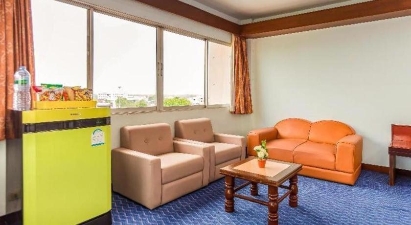 Oyo 441 Grand Thara Hotel Surat Thani Exterior foto